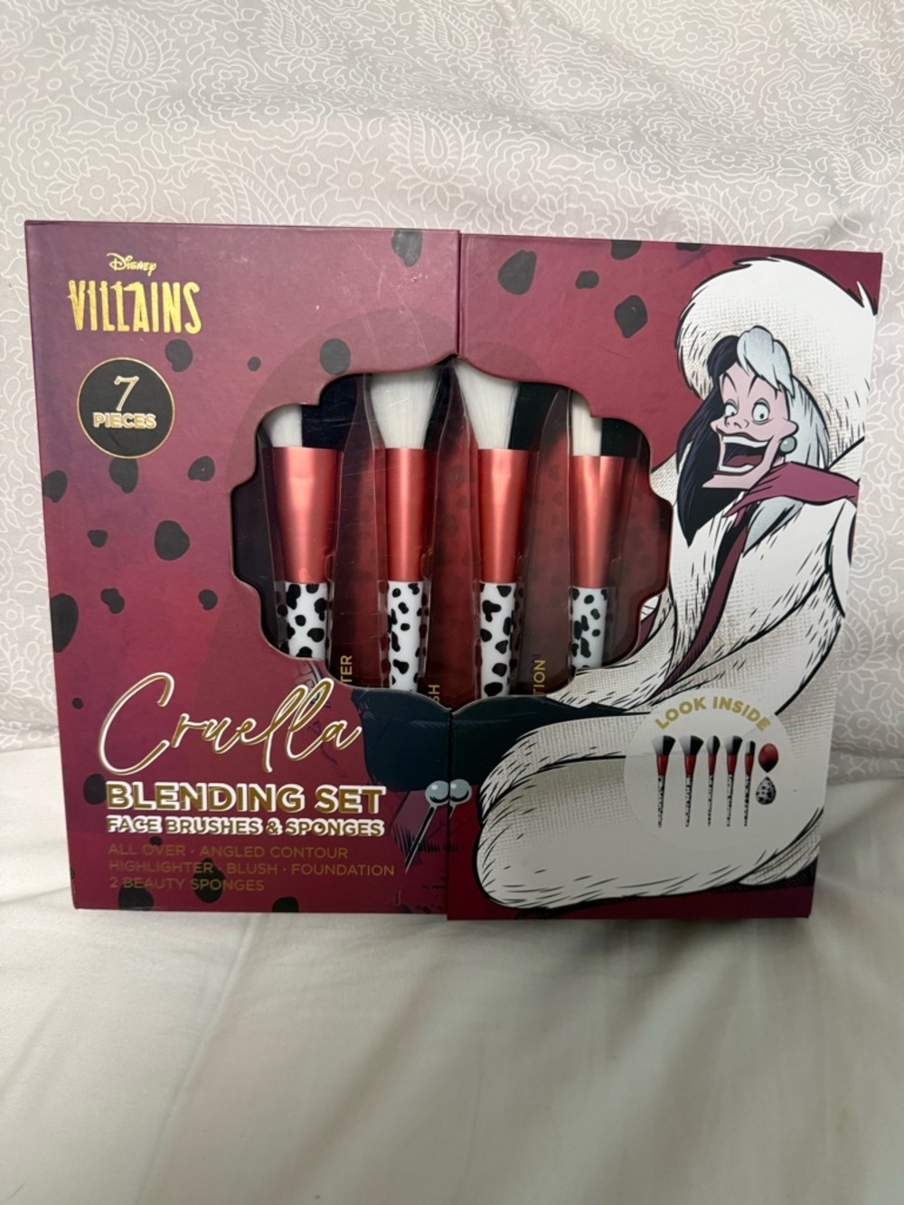 Disney Villains Cruella 7-Piece Blending Brush Set - Red & Dalmatian Print